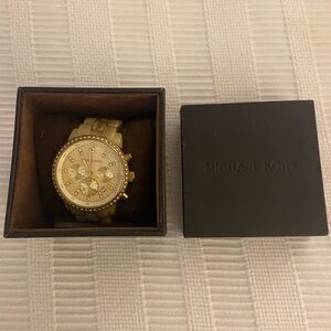 Michael Kors Gold Watch Elegant Accessories